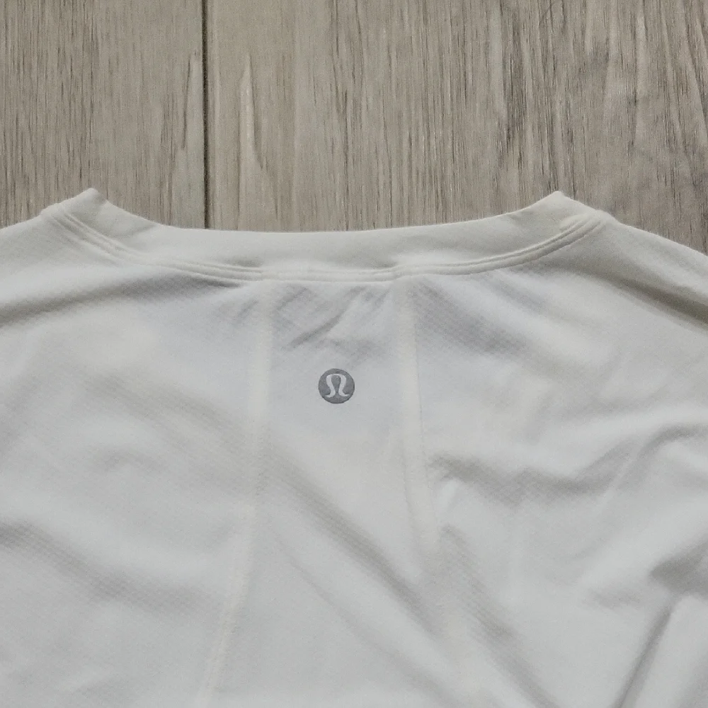Lululemon Muscle Love Long Sleeve Shirt *Motif White Size 4 NWOT - Picture 5 of 5